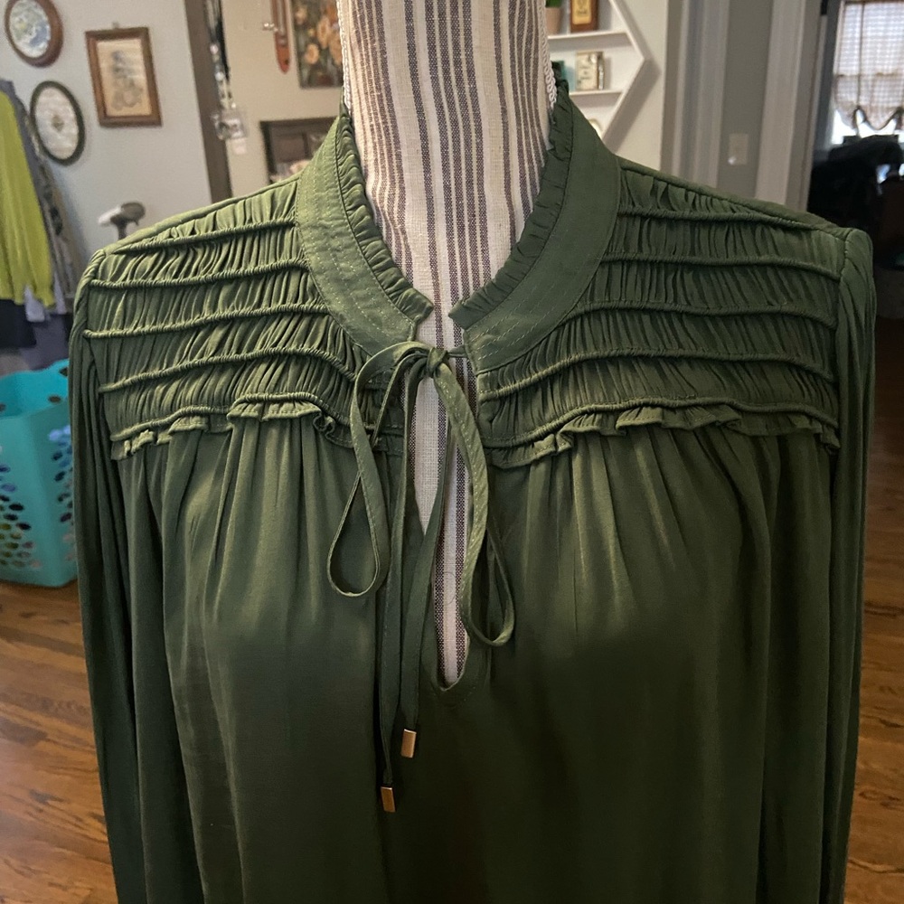 T Tahari Olive Green Blouse with Pleated Design - Picture 3 of 7